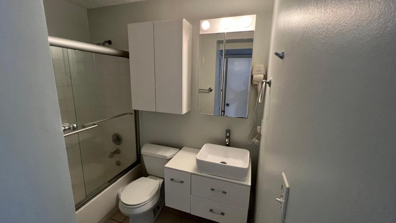 Ocean Front 2 Bedroom & Bath In Isla Verde San Juan Kültér fotó